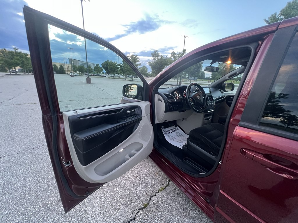 2017 Dodge Grand Caravan Image 16