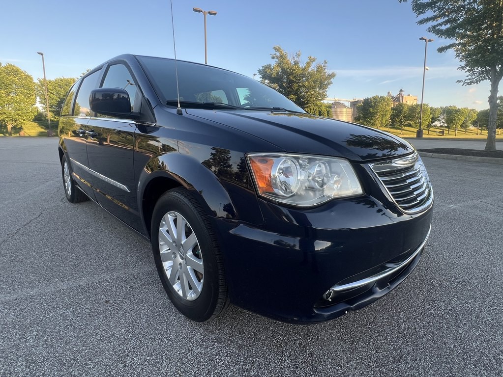 2014 Chrysler Town & Country Image 7