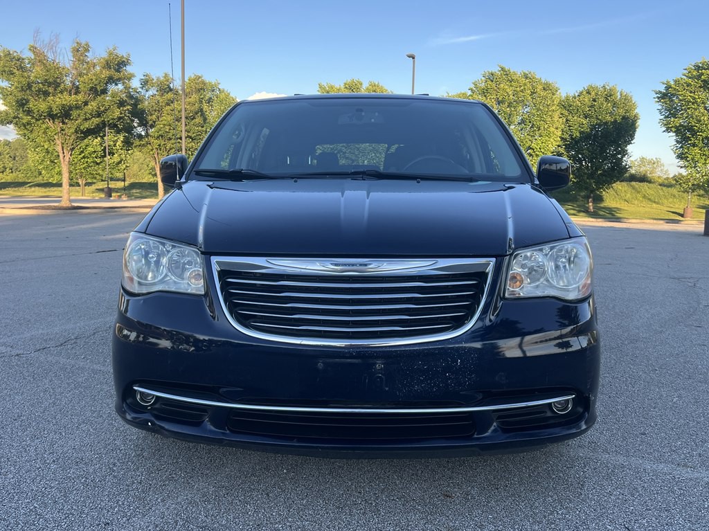2014 Chrysler Town & Country Image 8