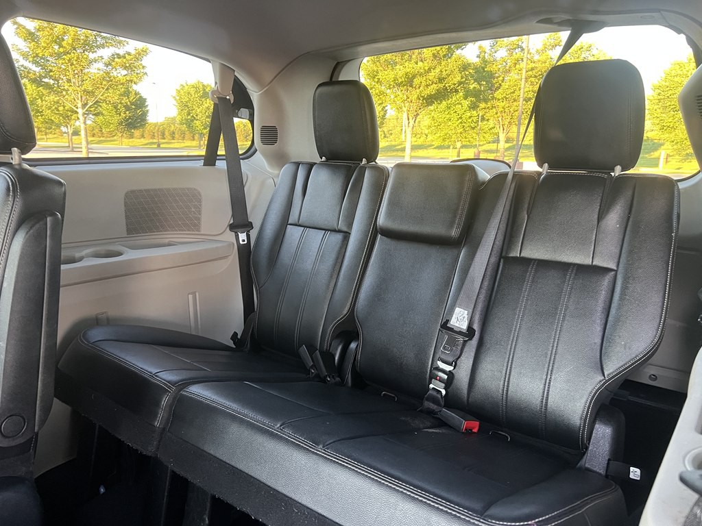 2014 Chrysler Town & Country Image 15