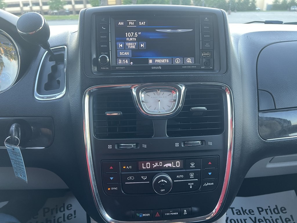 2014 Chrysler Town & Country Image 20