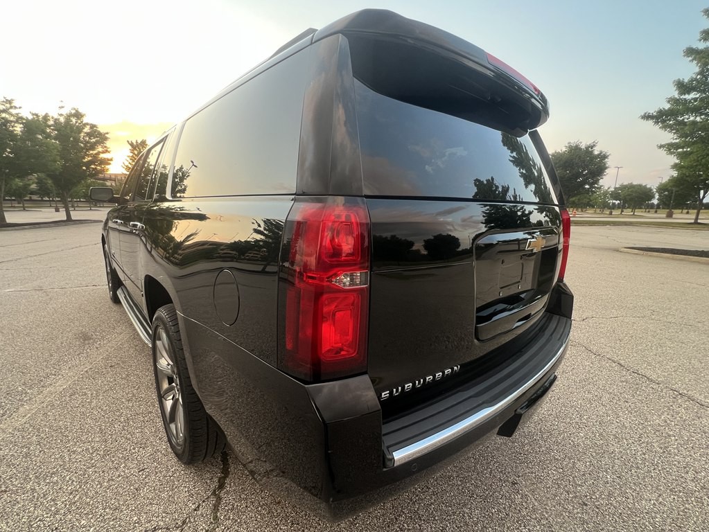 2015 Chevrolet Suburban Image 3