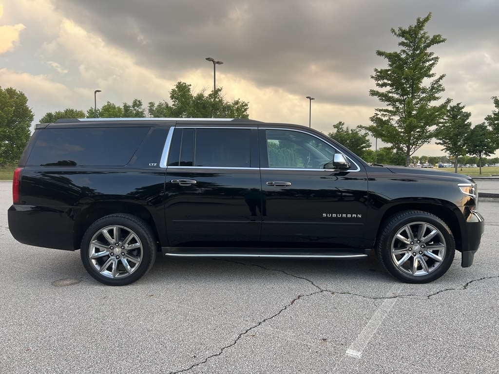 2015 Chevrolet Suburban Image 6