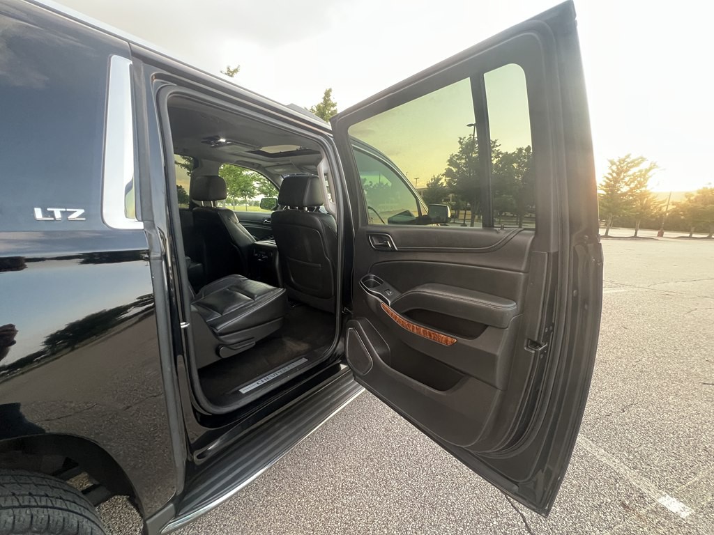 2015 Chevrolet Suburban Image 12