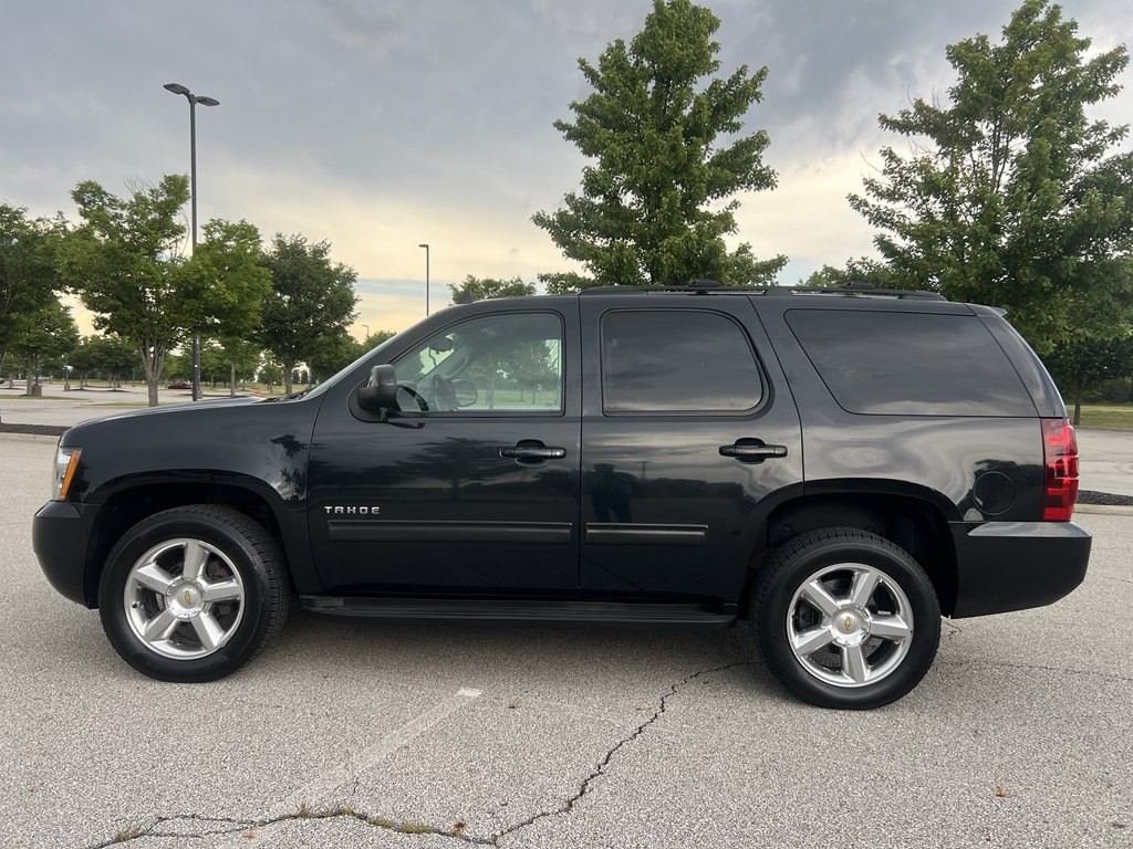 2012 Chevrolet Tahoe Image 2