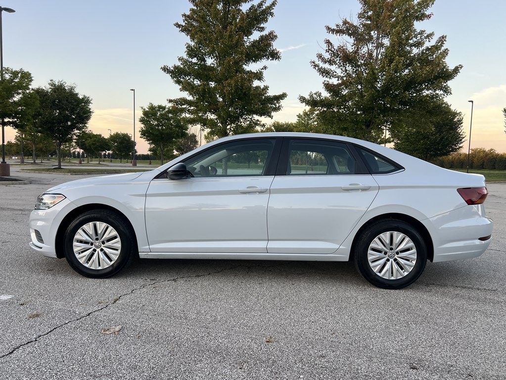 2019 Volkswagen Jetta Image 2