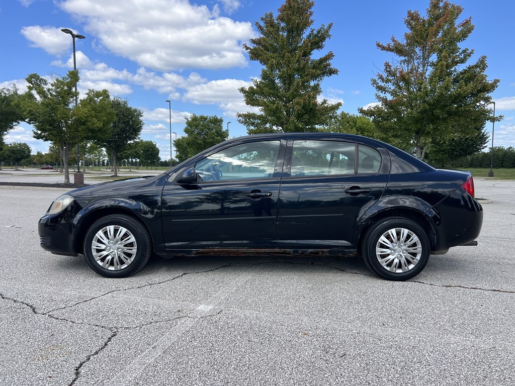 2010 Chevrolet Cobalt Image 2
