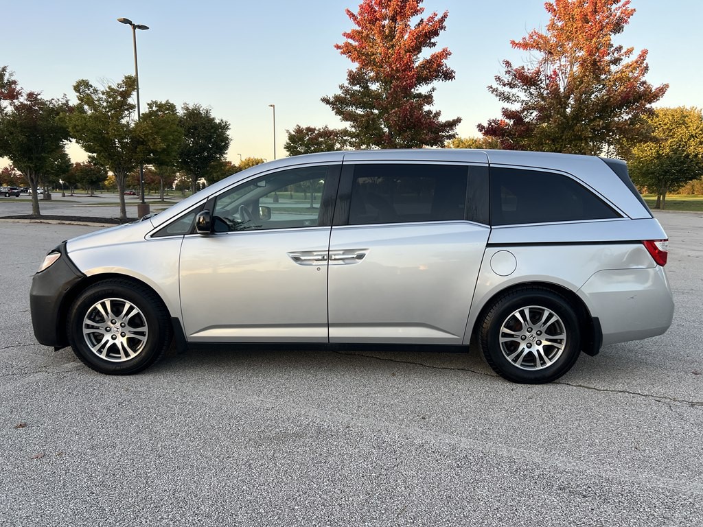 2012 Honda Odyssey Image 2