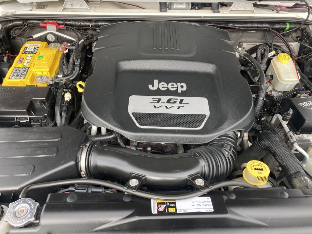 2013 Jeep Wrangler Image 14