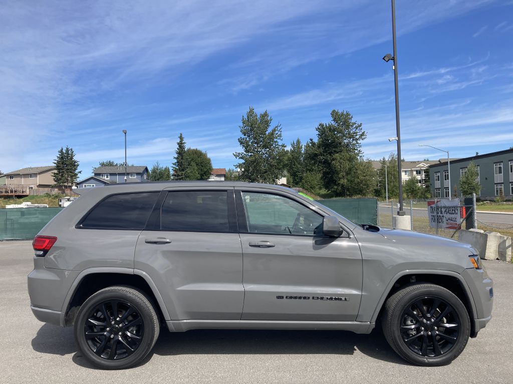 2022 Jeep Grand Cherokee Image 4
