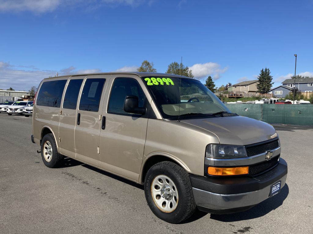 2009 Chevrolet Express Image 3