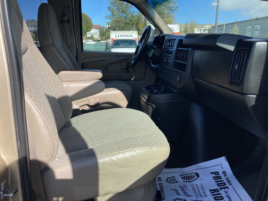 2009 Chevrolet Express Image 11