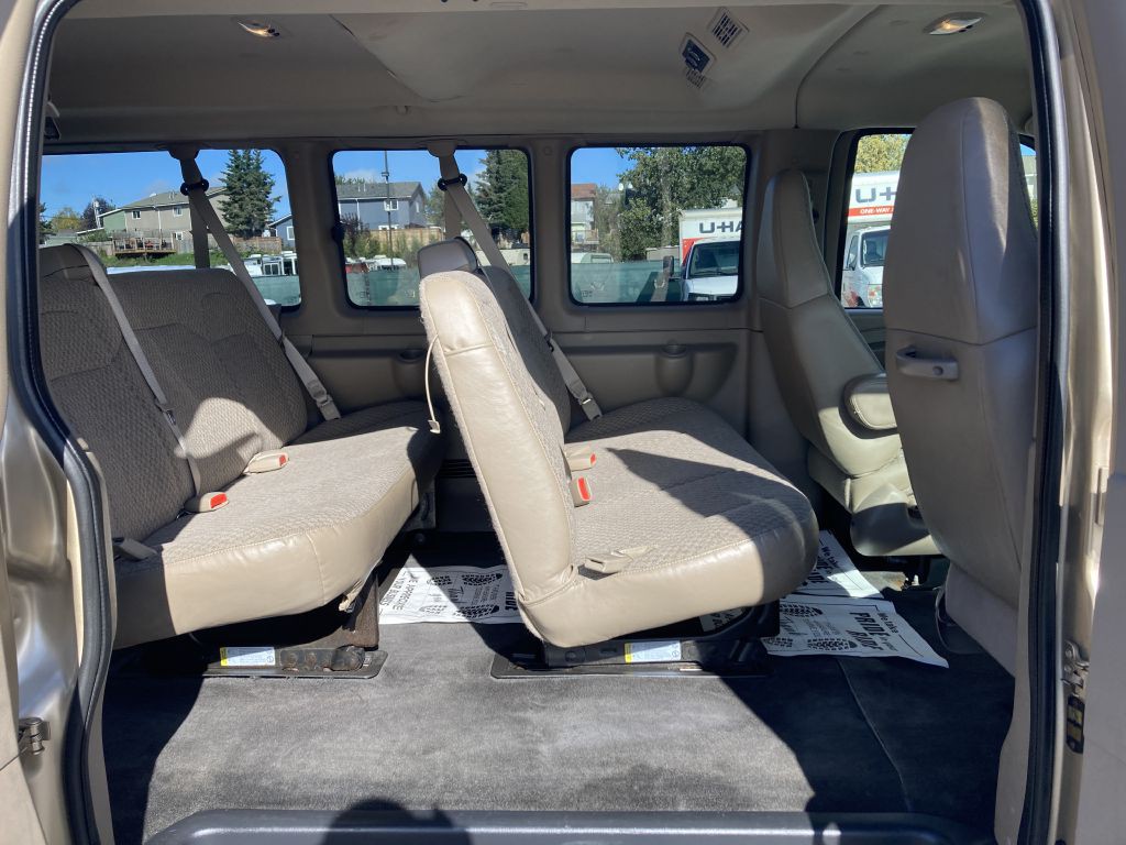 2009 Chevrolet Express Image 12