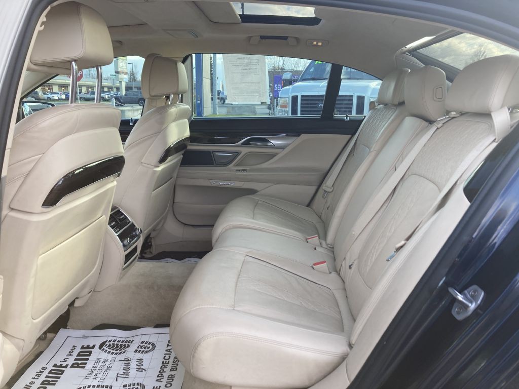 2016 BMW 7 Series Image 10