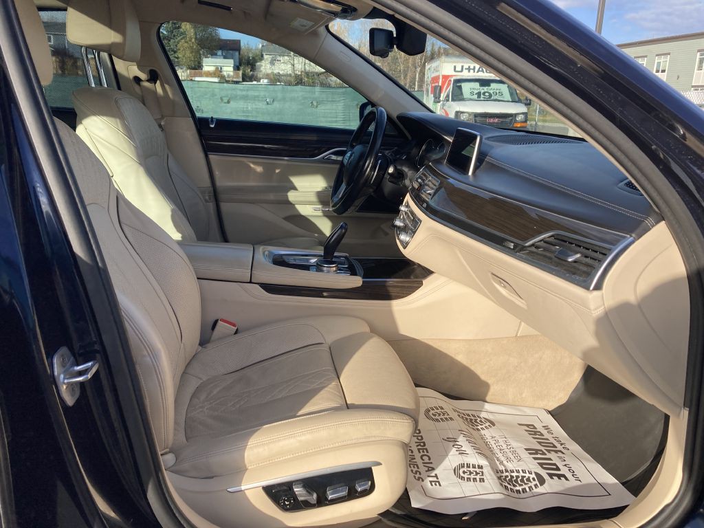 2016 BMW 7 Series Image 12