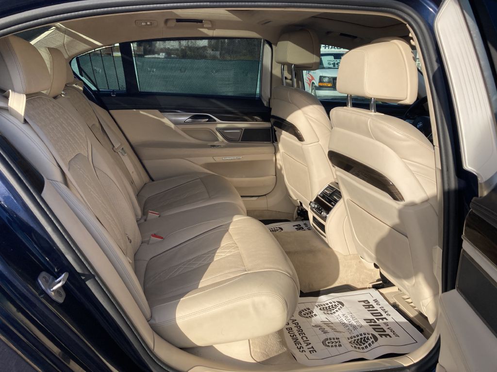 2016 BMW 7 Series Image 13