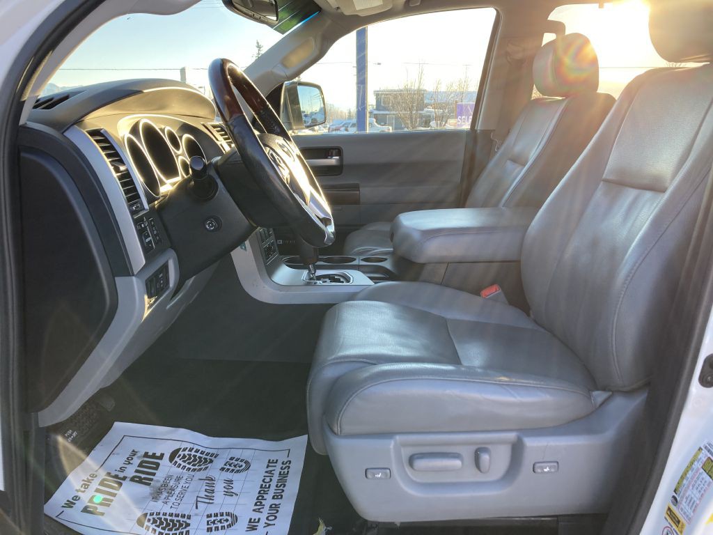 2014 Toyota Sequoia Image 9