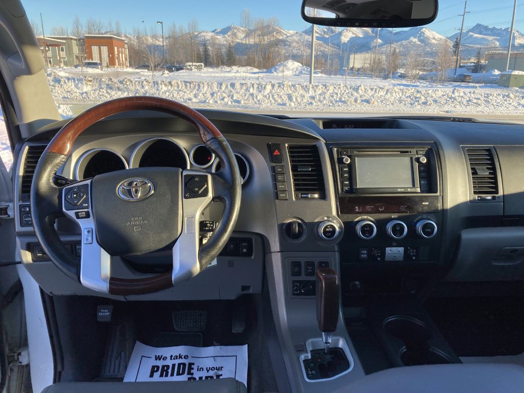 2014 Toyota Sequoia Image 11