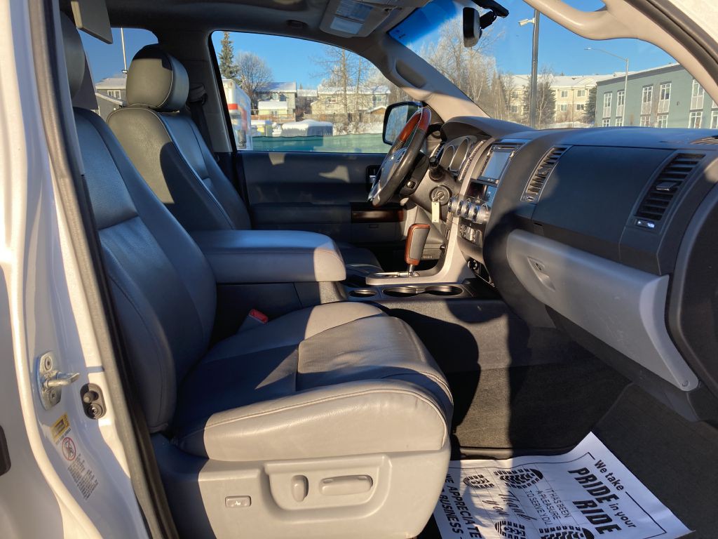 2014 Toyota Sequoia Image 12