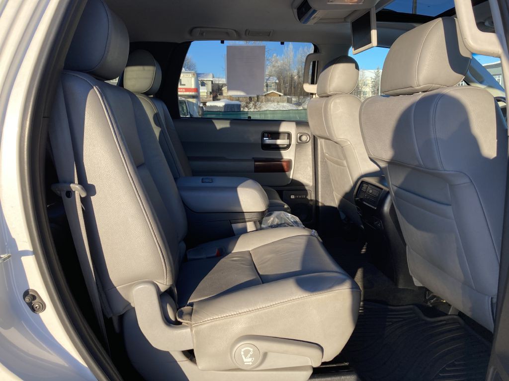 2014 Toyota Sequoia Image 13