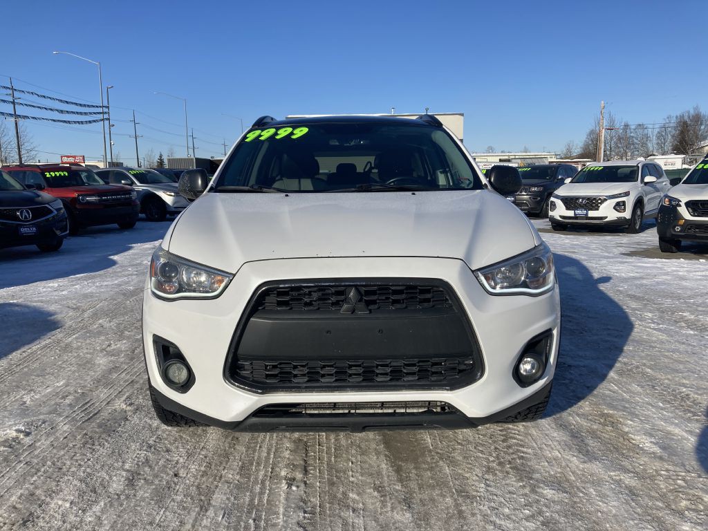 2013 Mitsubishi Outlander Image 2