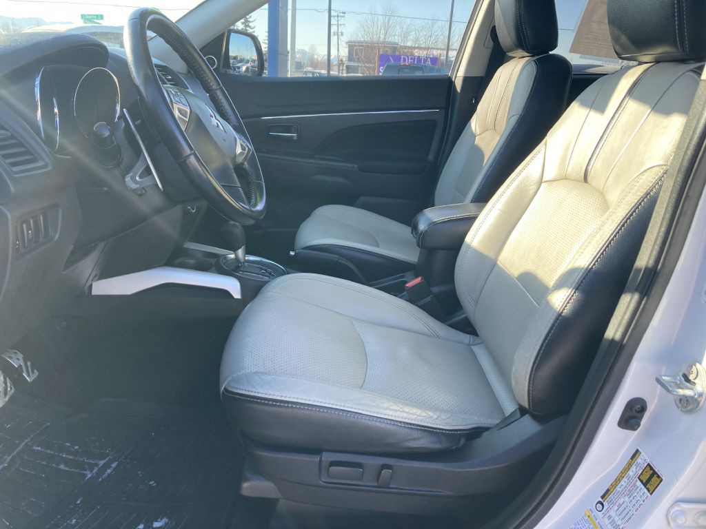 2013 Mitsubishi Outlander Image 9