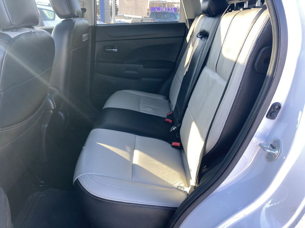 2013 Mitsubishi Outlander Image 10