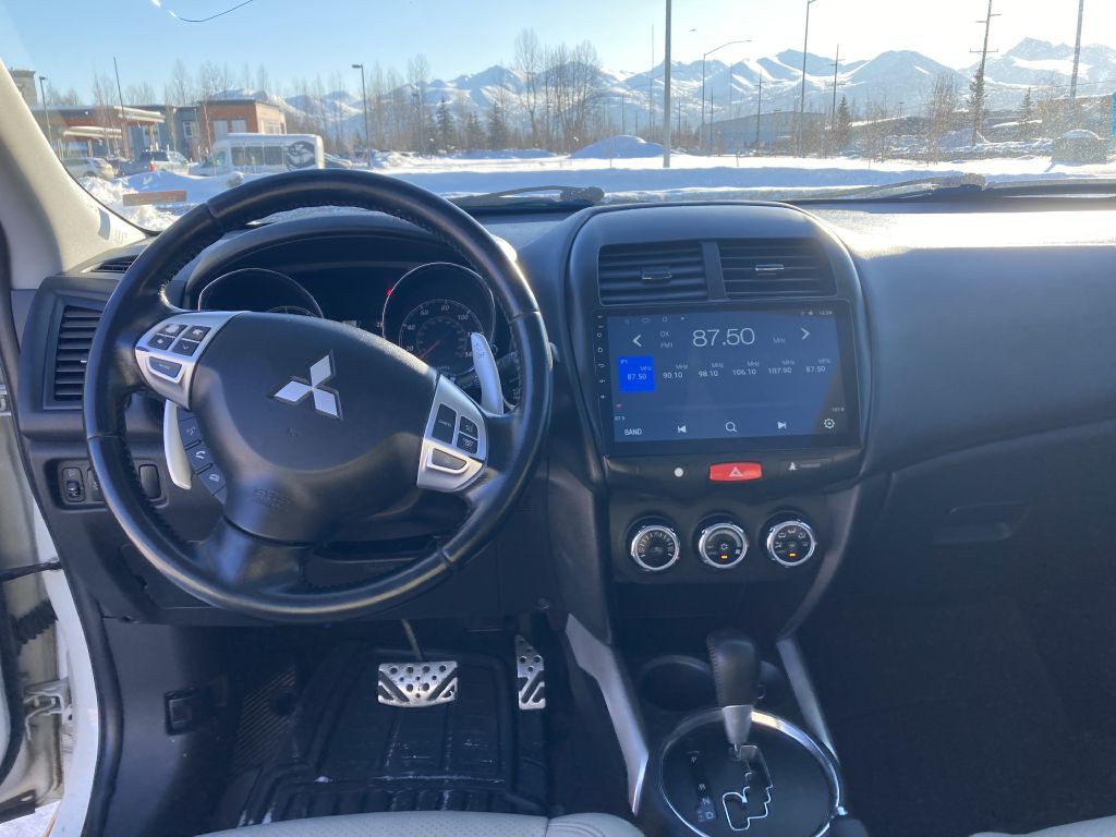 2013 Mitsubishi Outlander Image 11