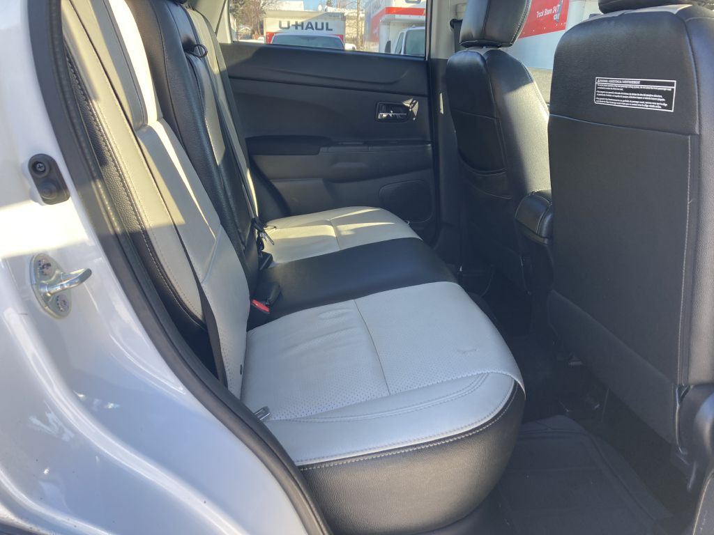 2013 Mitsubishi Outlander Image 13