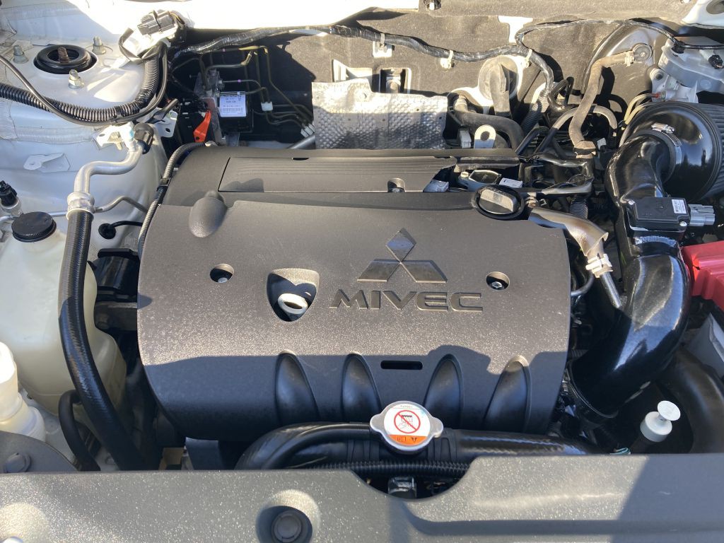 2013 Mitsubishi Outlander Image 14