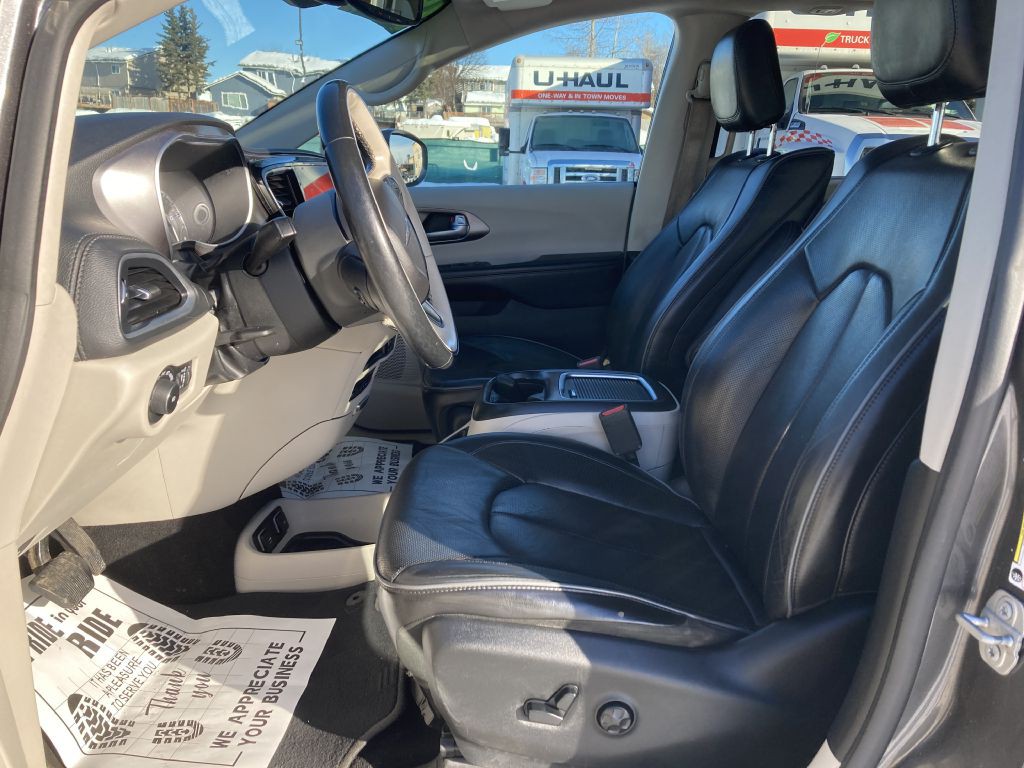2018 Chrysler Pacifica Image 9
