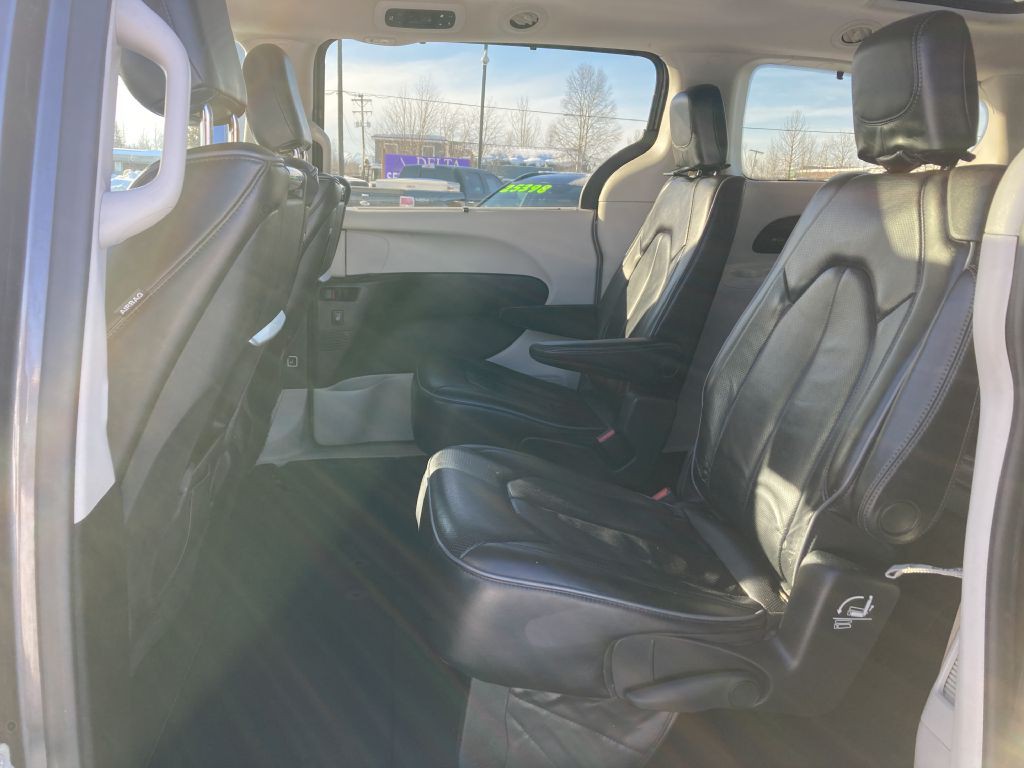 2018 Chrysler Pacifica Image 10