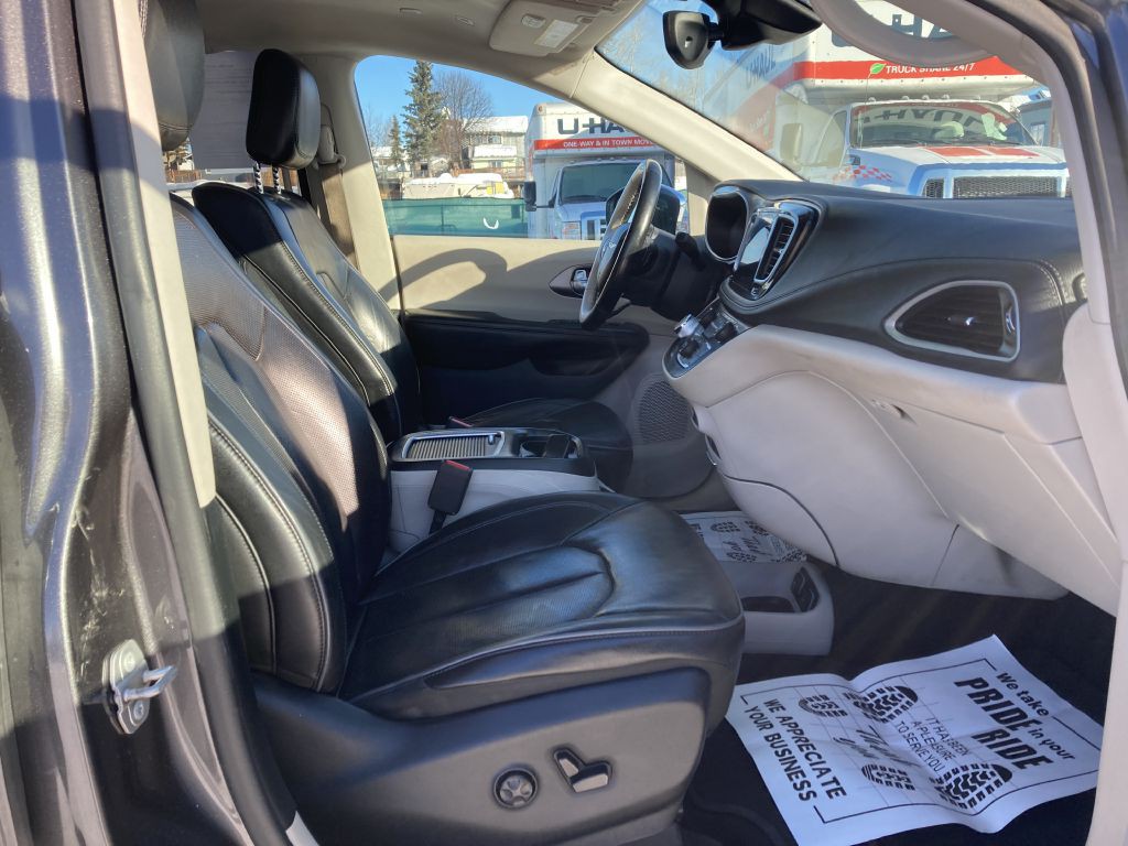 2018 Chrysler Pacifica Image 12