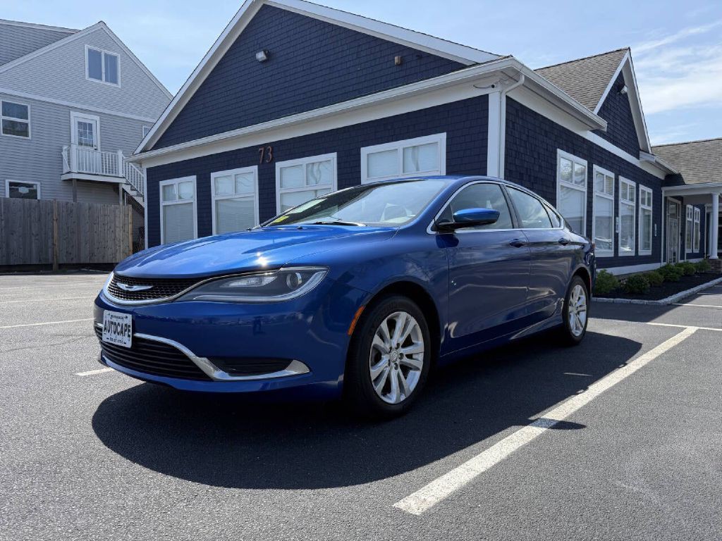 2015 Chrysler 200 Image 2