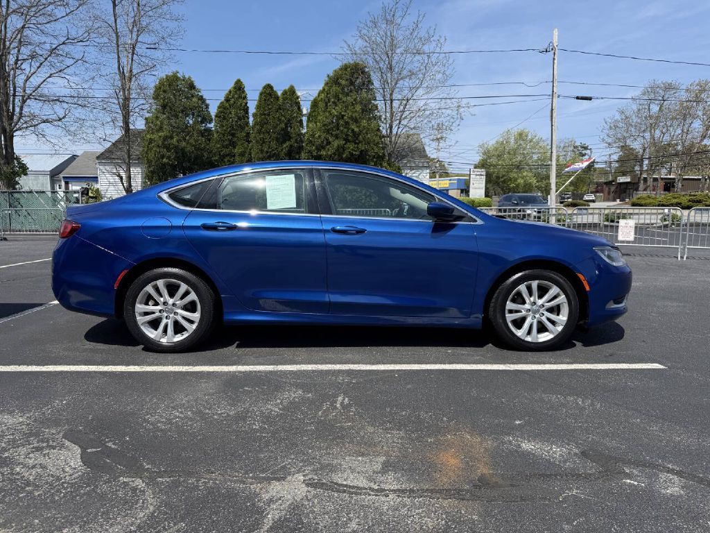 2015 Chrysler 200 Image 5
