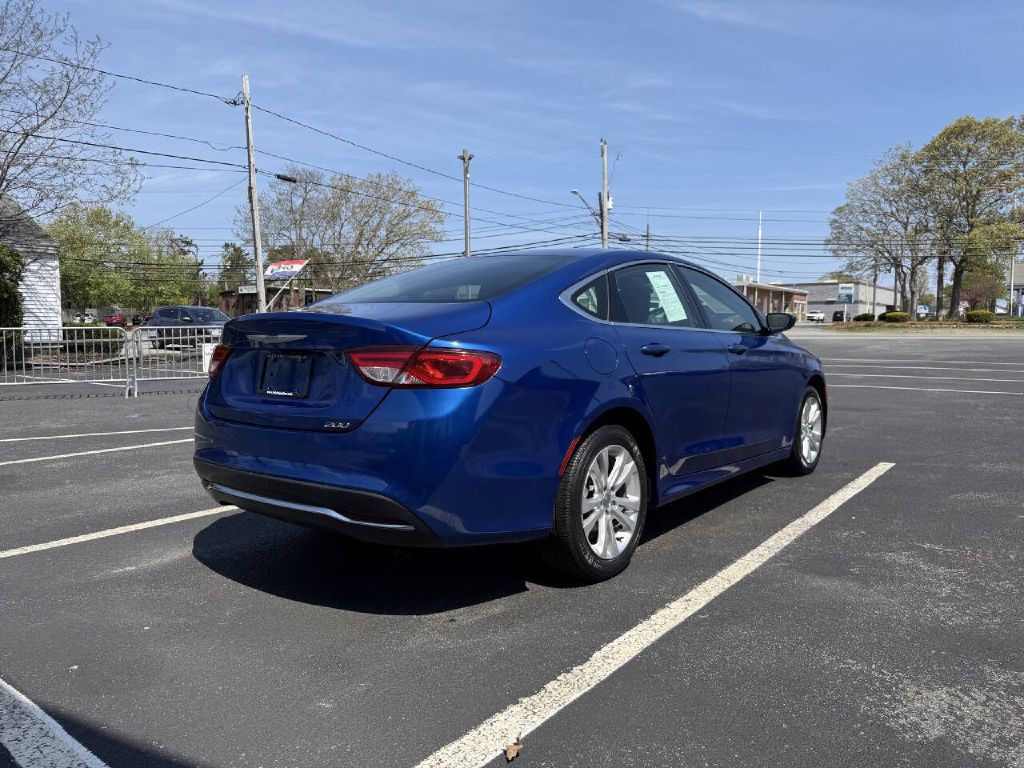 2015 Chrysler 200 Image 6