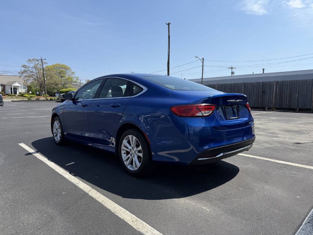 2015 Chrysler 200 Image 8