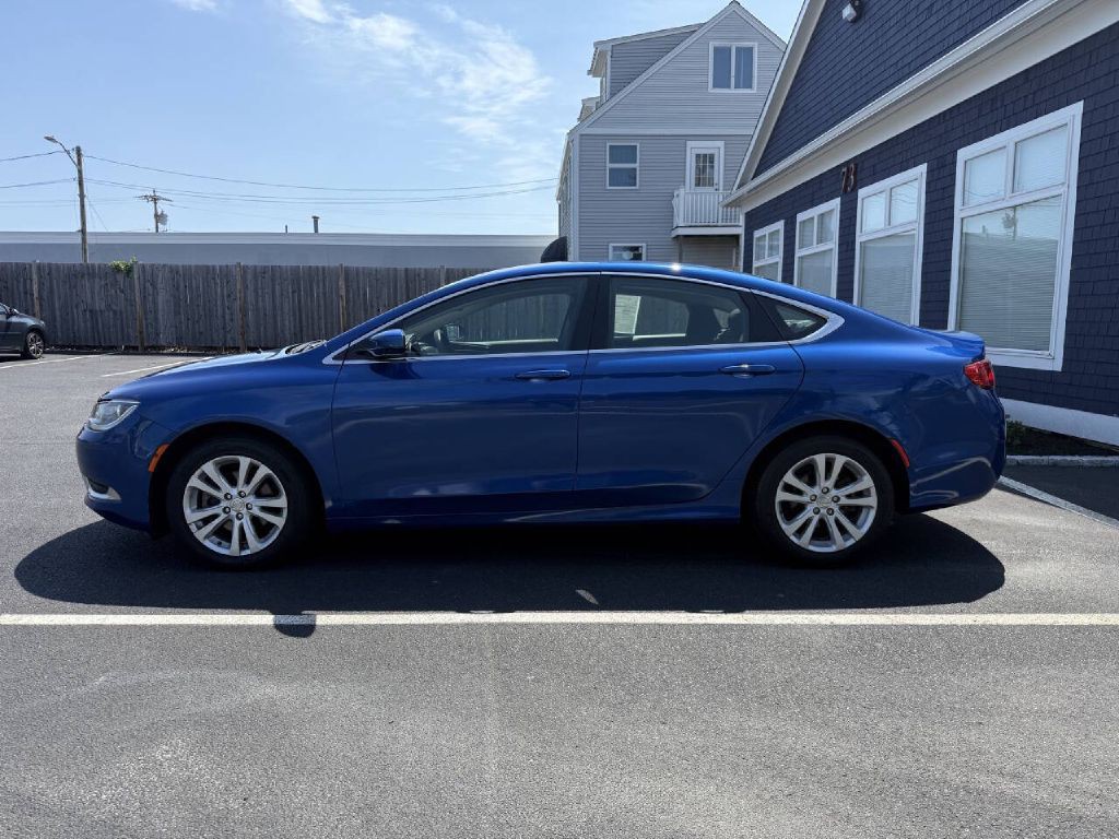 2015 Chrysler 200 Image 9