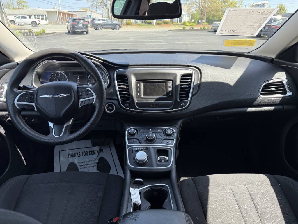 2015 Chrysler 200 Image 11