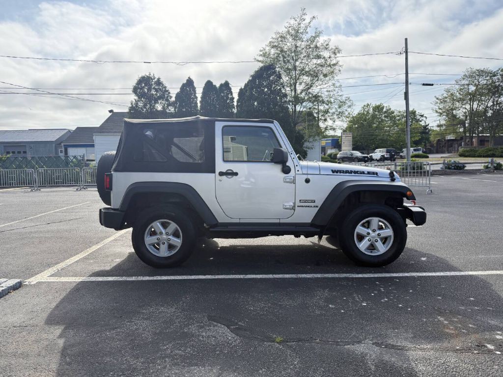2011 Jeep Wrangler Image 5