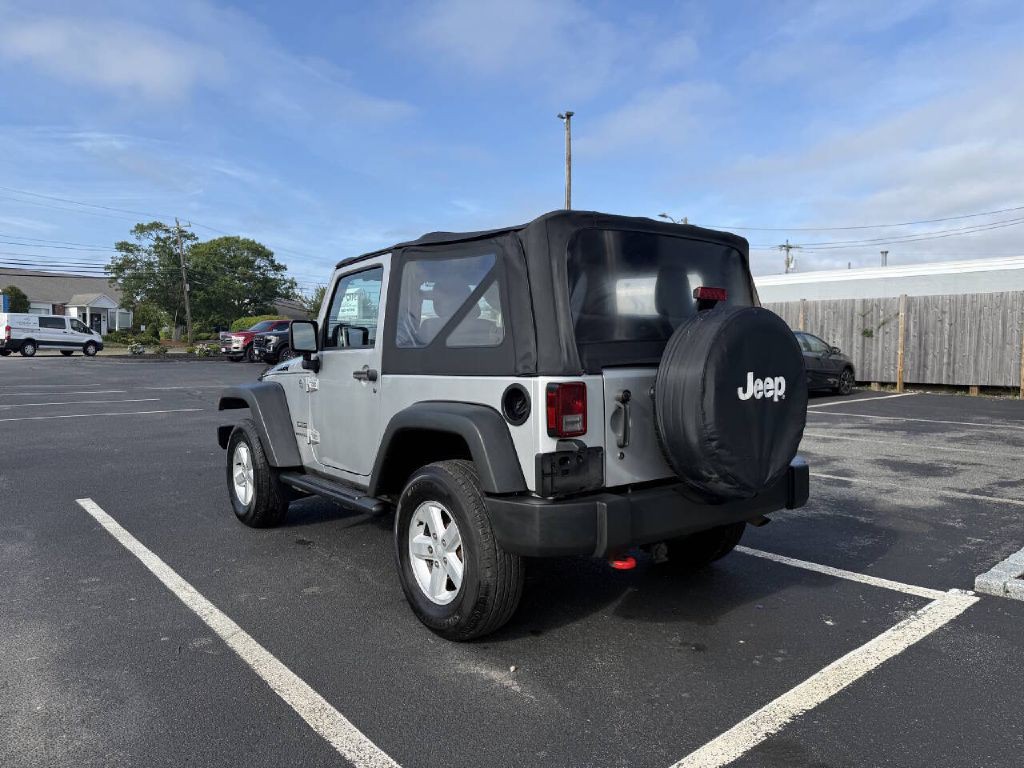 2011 Jeep Wrangler Image 8