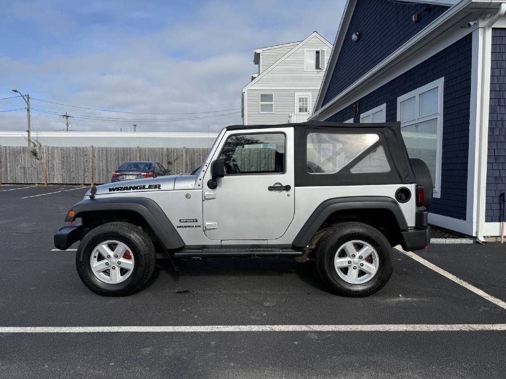 2011 Jeep Wrangler Image 9