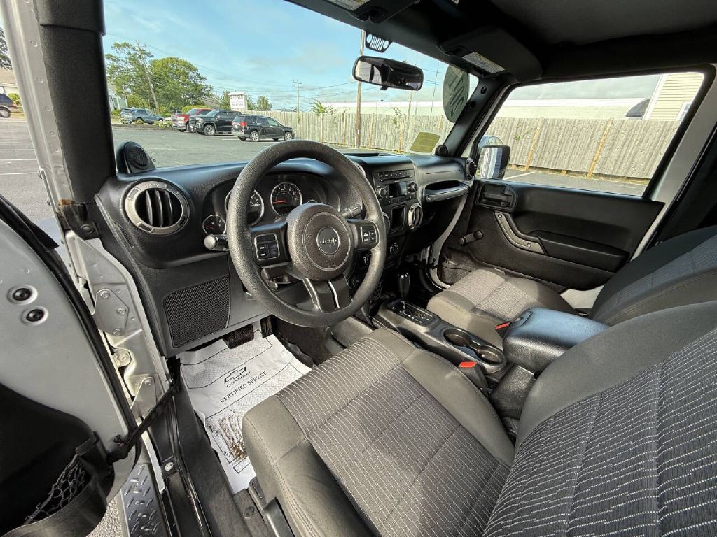 2011 Jeep Wrangler Image 10