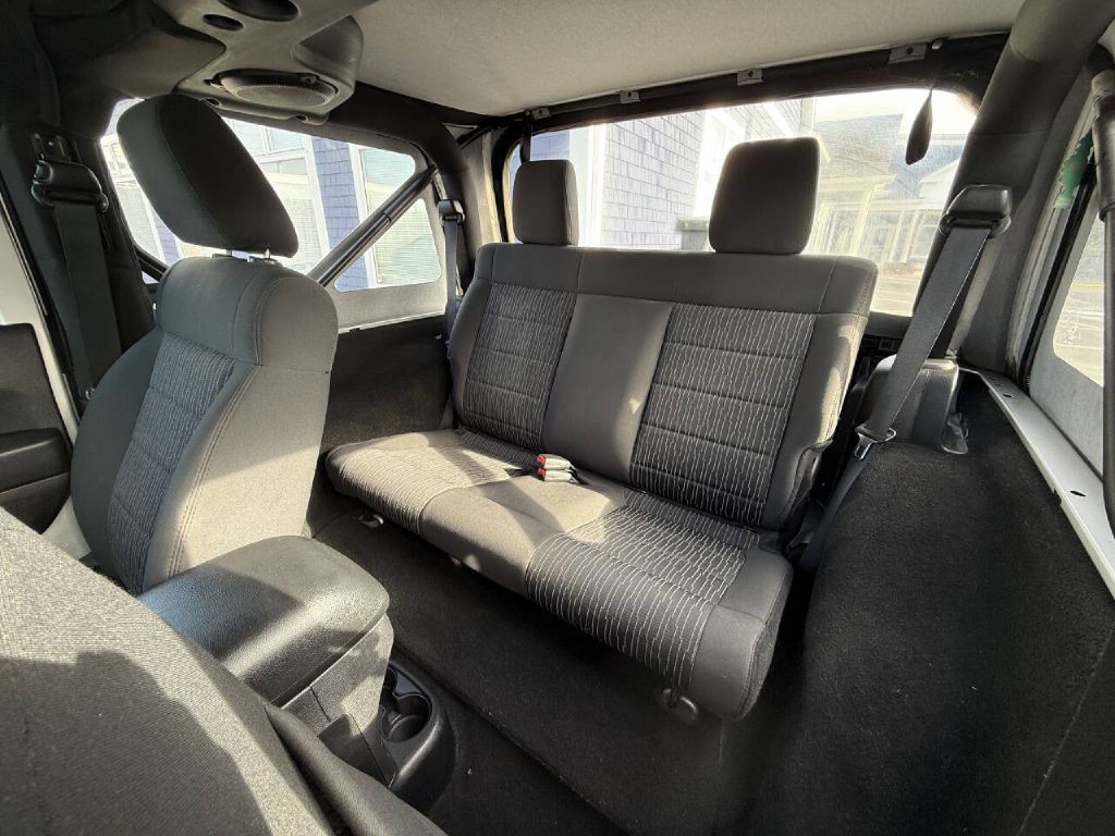 2011 Jeep Wrangler Image 12