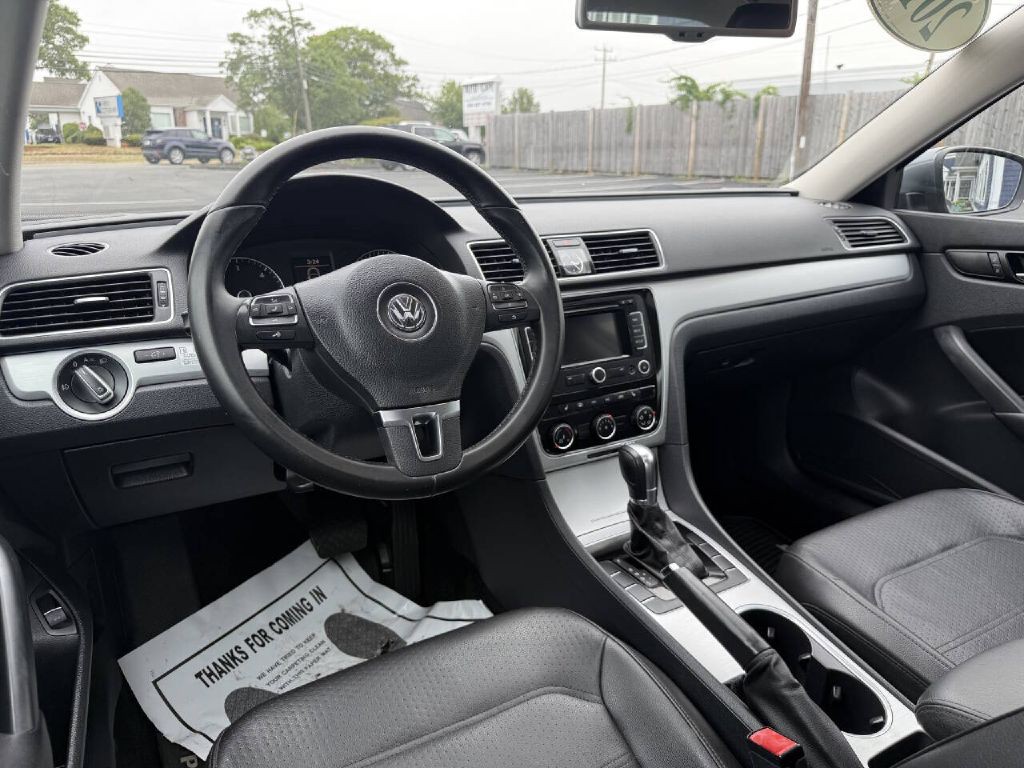2013 Volkswagen Passat Image 10