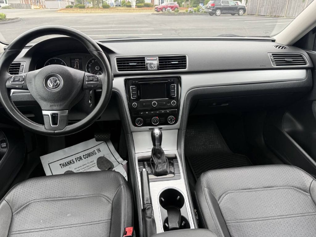 2013 Volkswagen Passat Image 11