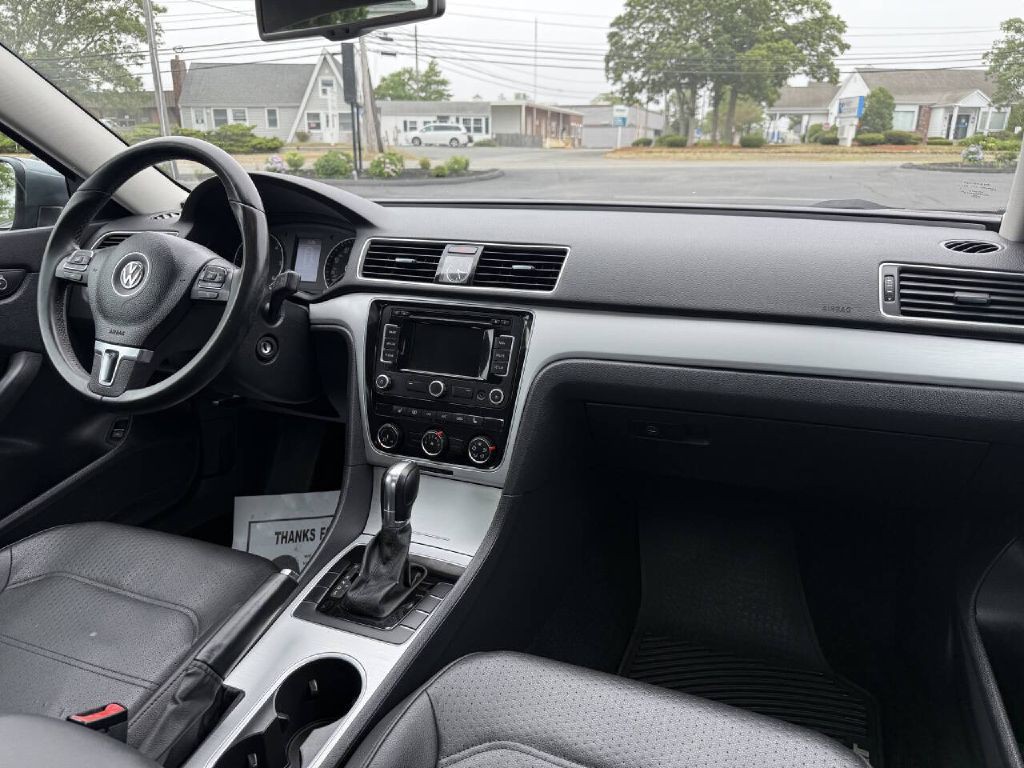 2013 Volkswagen Passat Image 12