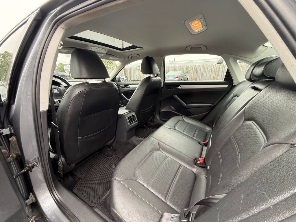 2013 Volkswagen Passat Image 13