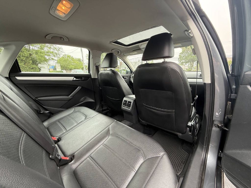 2013 Volkswagen Passat Image 14