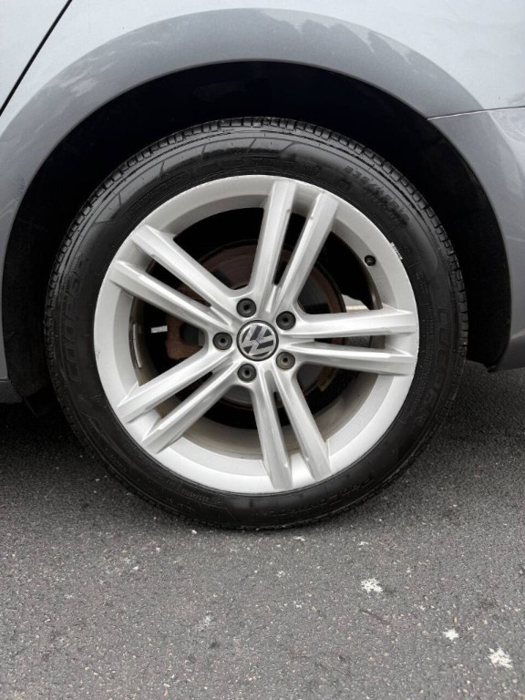 2013 Volkswagen Passat Image 15